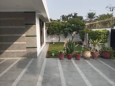 100% Original Pics Original Price 1 KANAL ELEGANT AND MODERN BUNGALOW NEAR JALAL SONS AVAILABLE IN THE BEST BLOCK OF DHA PHASE 5 LAHORE.