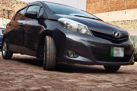 Toyota Vitz F 2015 – Gun Metallic