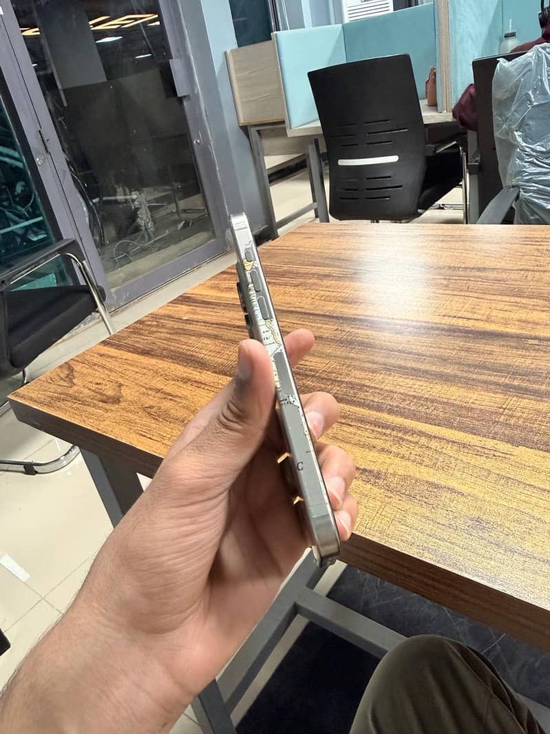Apple iPhone 15 Pro Max 1