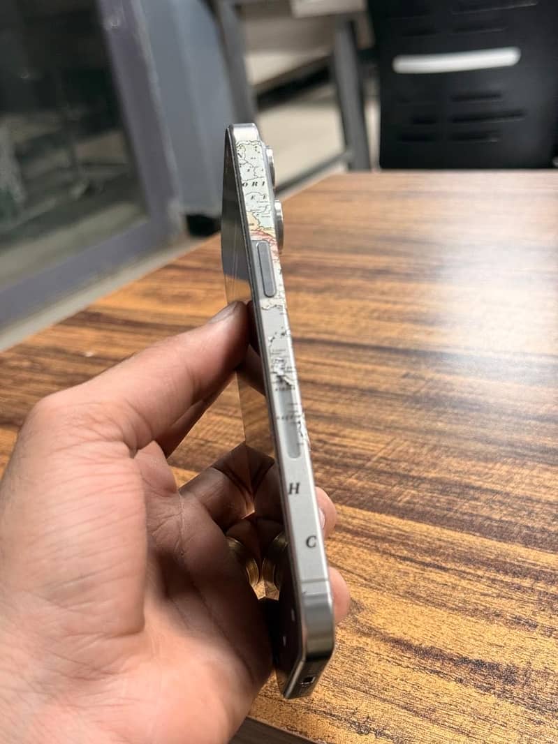 Apple iPhone 15 Pro Max 4