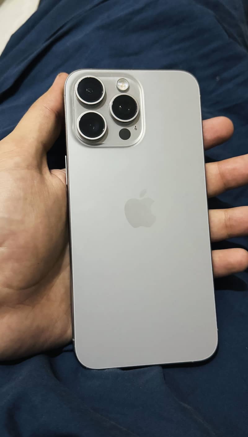 Apple iPhone 15 Pro Max 0