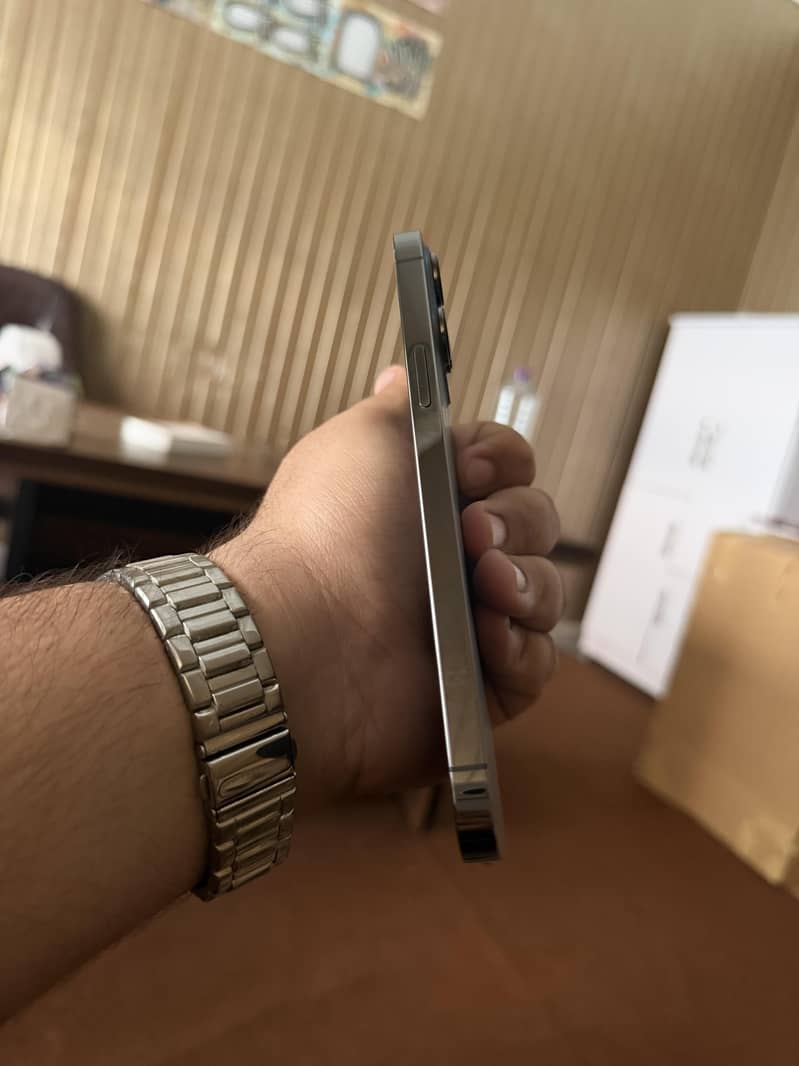 Apple iPhone 13 Pro Max 5