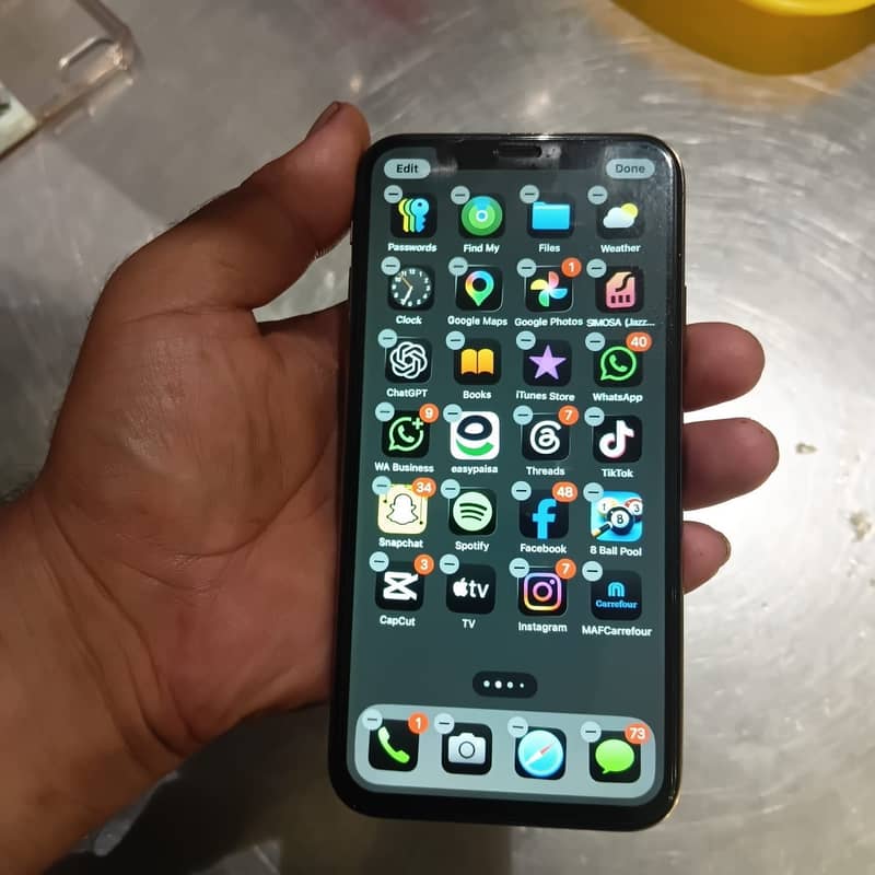 Apple iPhone XS 4