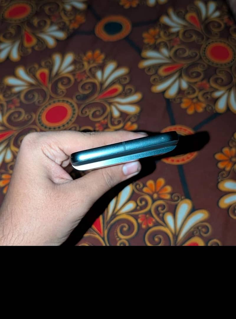 Google Pixel 8 4