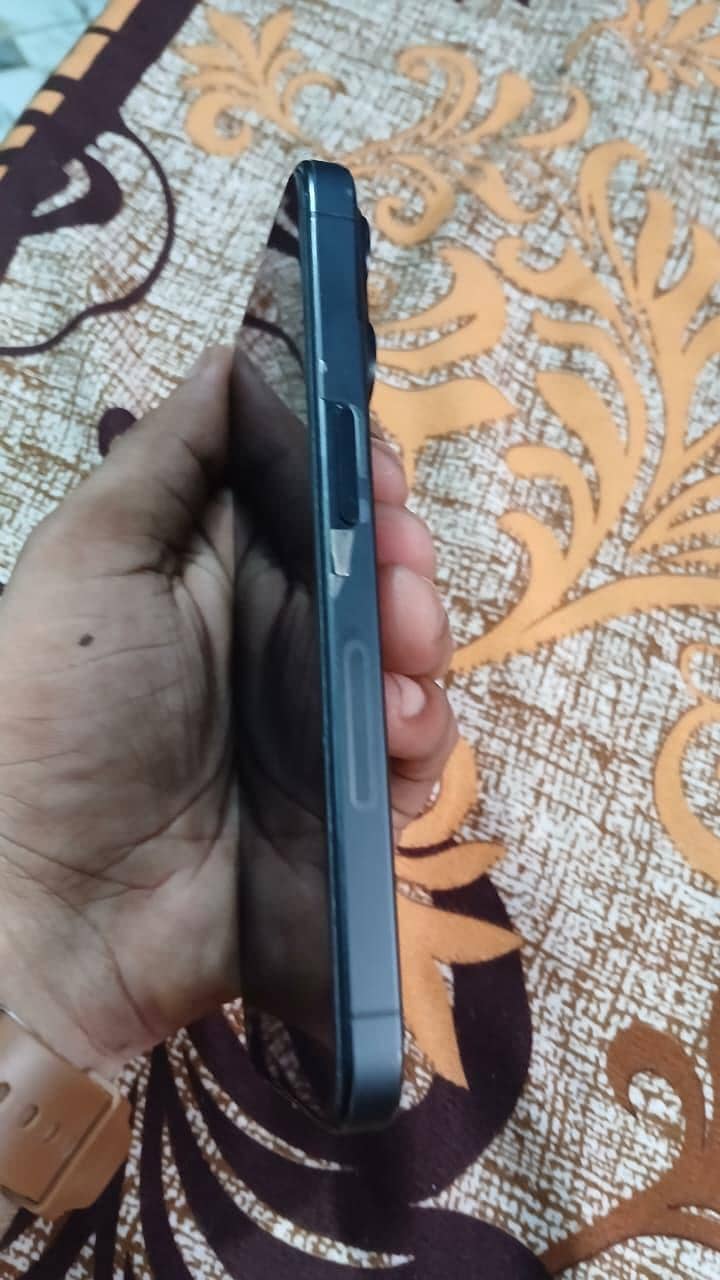 Apple iPhone 15 Pro 1