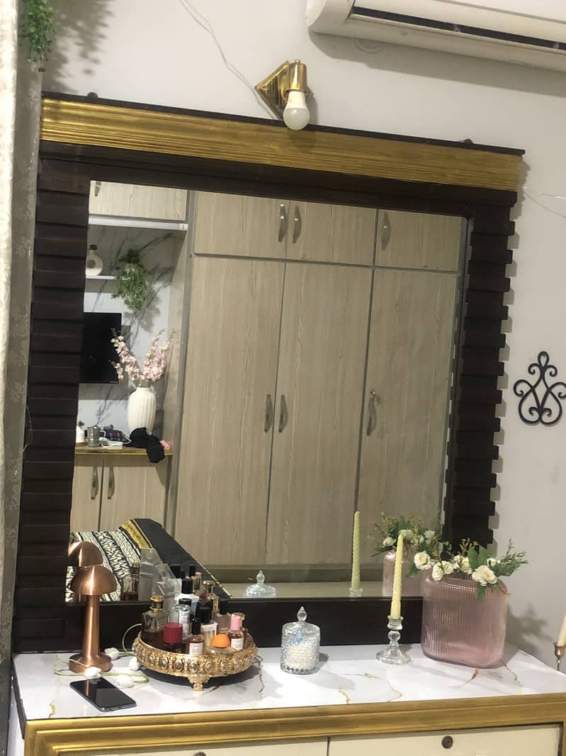 Dressing Mirror 0