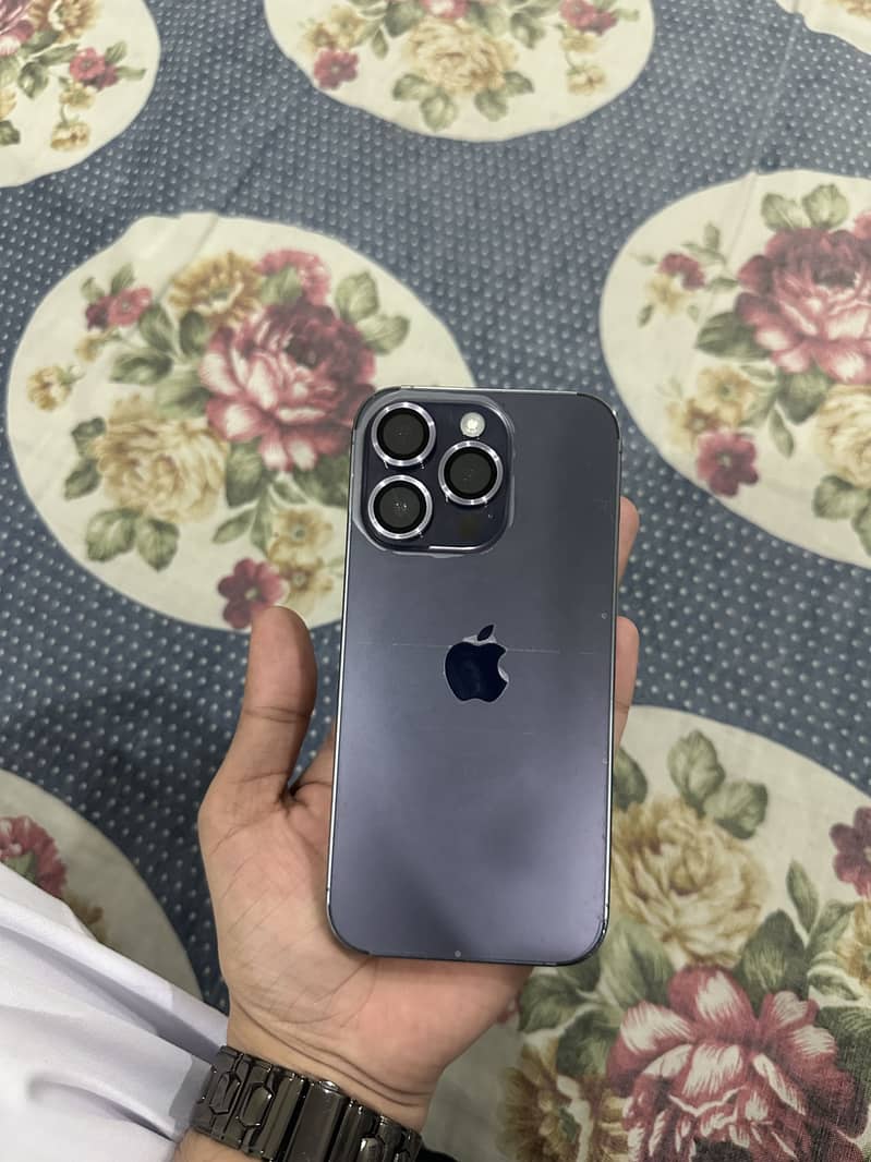 Apple iPhone 14 Pro 1