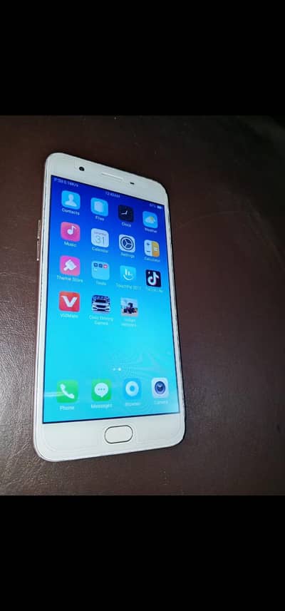OPPO F1s