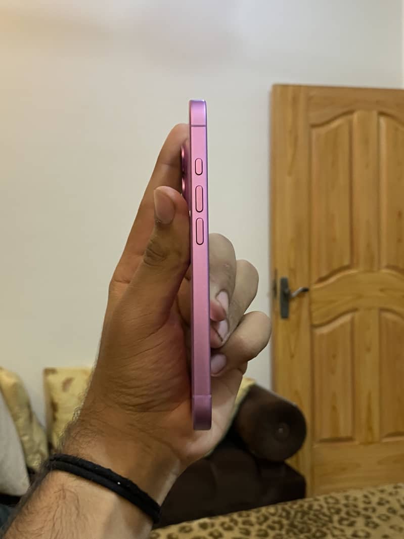 Apple iPhone 16 0