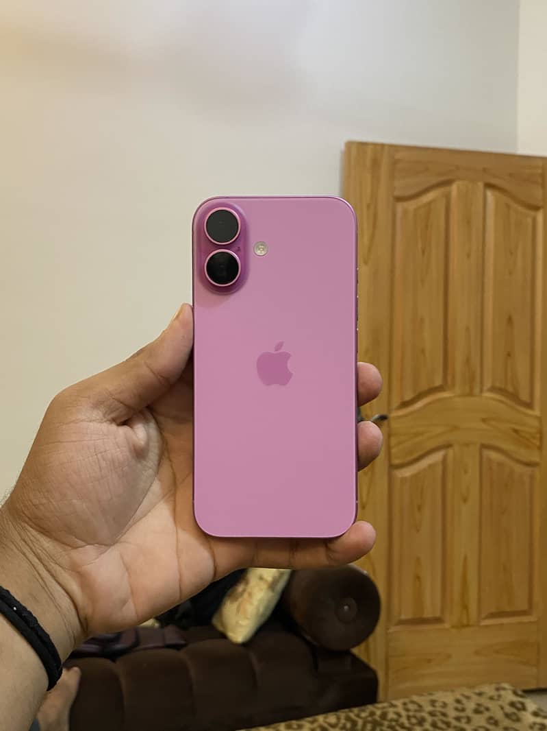 Apple iPhone 16 5