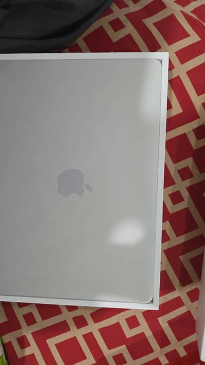 Brand New MacBook Air M4 13 inch 256 GB – Box Open Only!