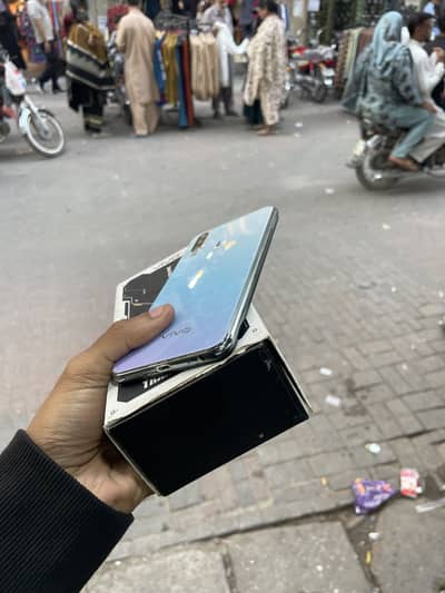 Vivo y17 dual offical pta 8 256gb orignal set hai kit nhi