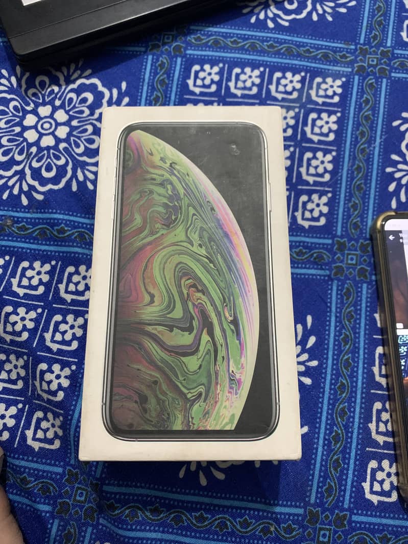 Apple iPhone XS Max 9