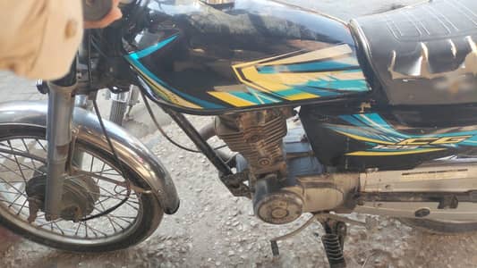 I am selling Honda cg 125 2011 model read add