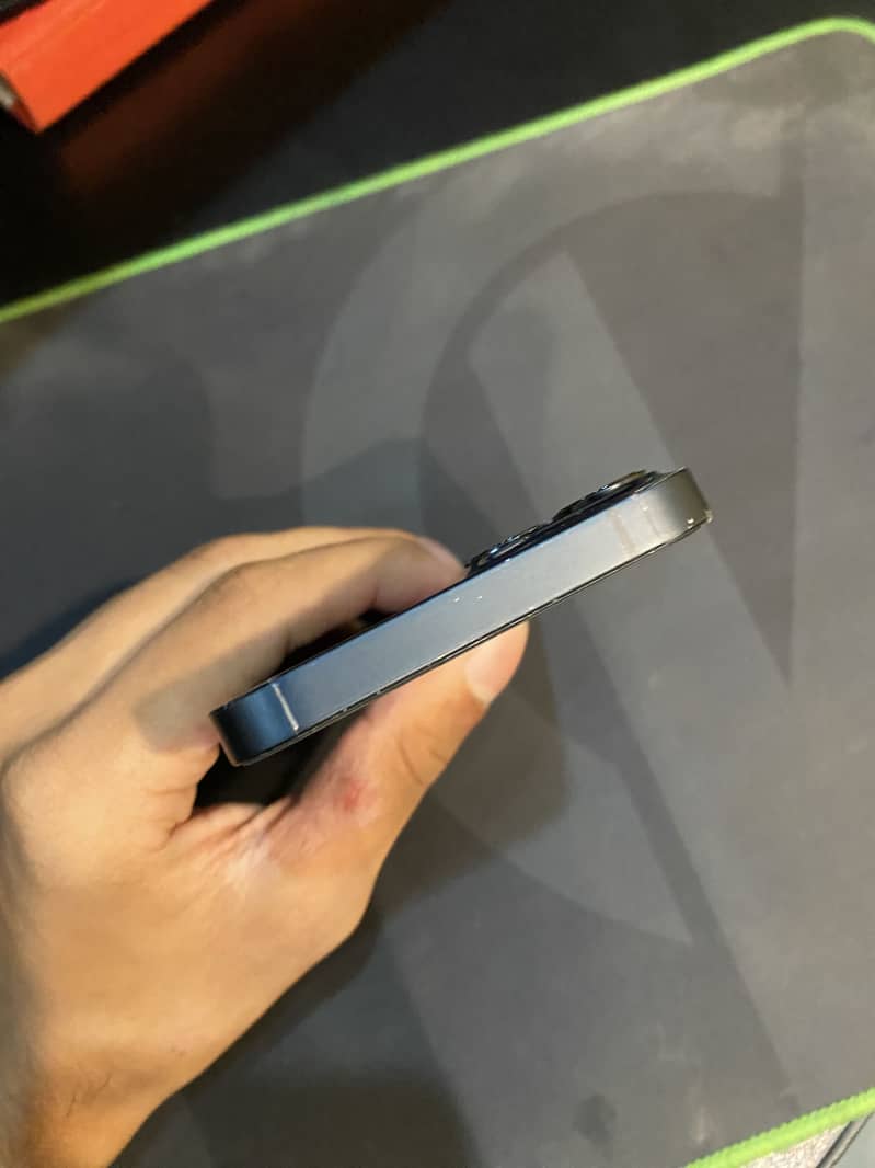 Apple iPhone 13 5