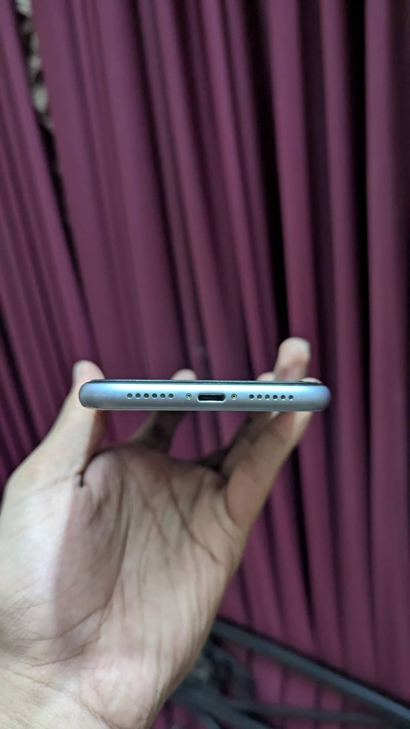Apple iPhone 11 4
