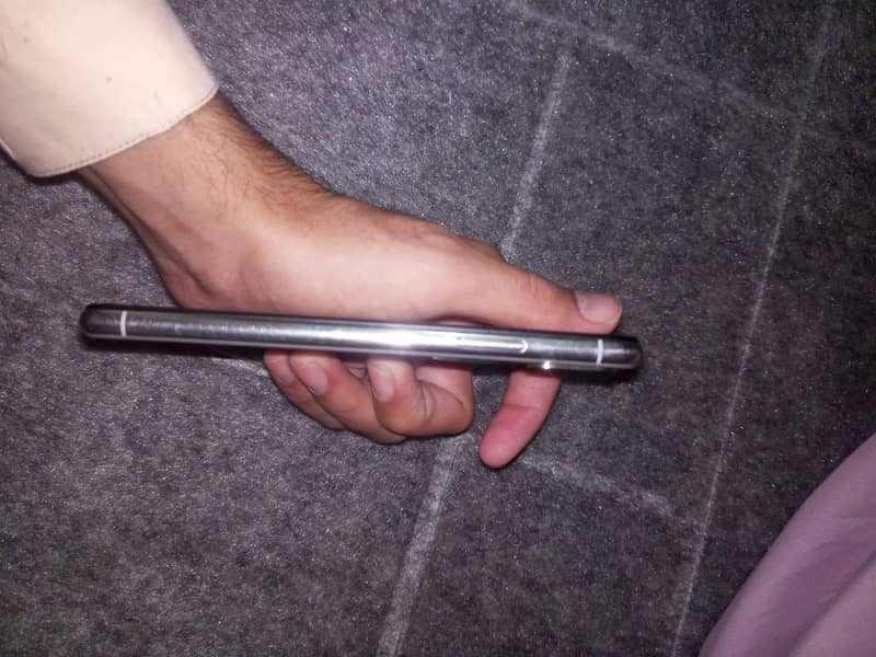 Apple iPhone X 3