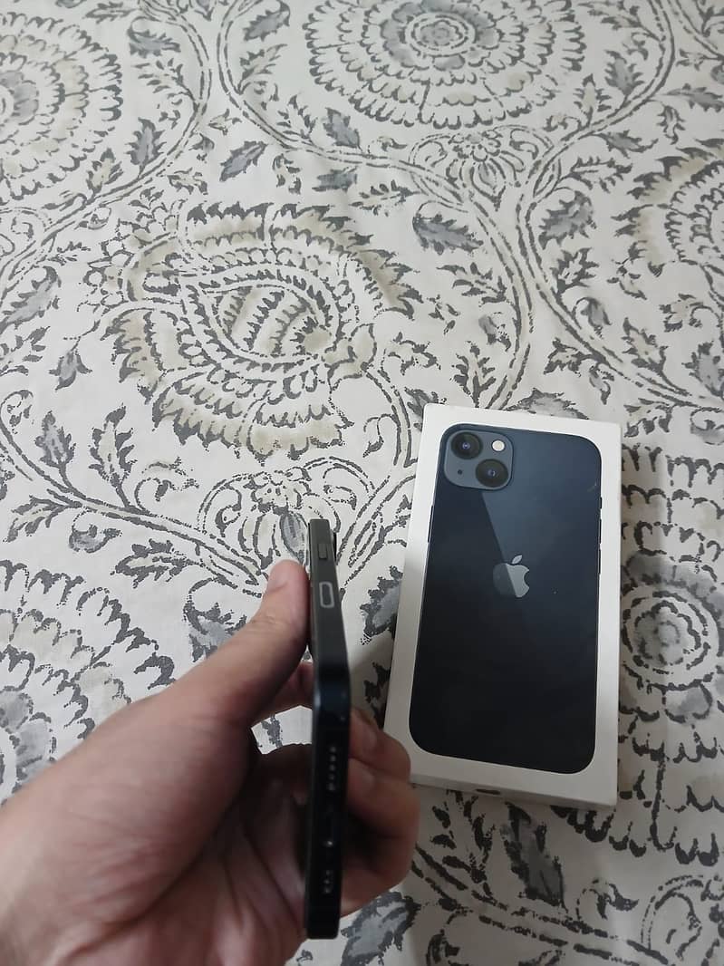 Apple iPhone 13 0