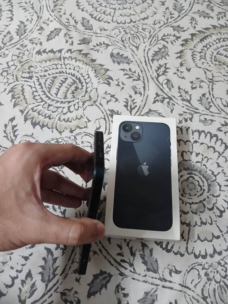Apple iPhone 13 1