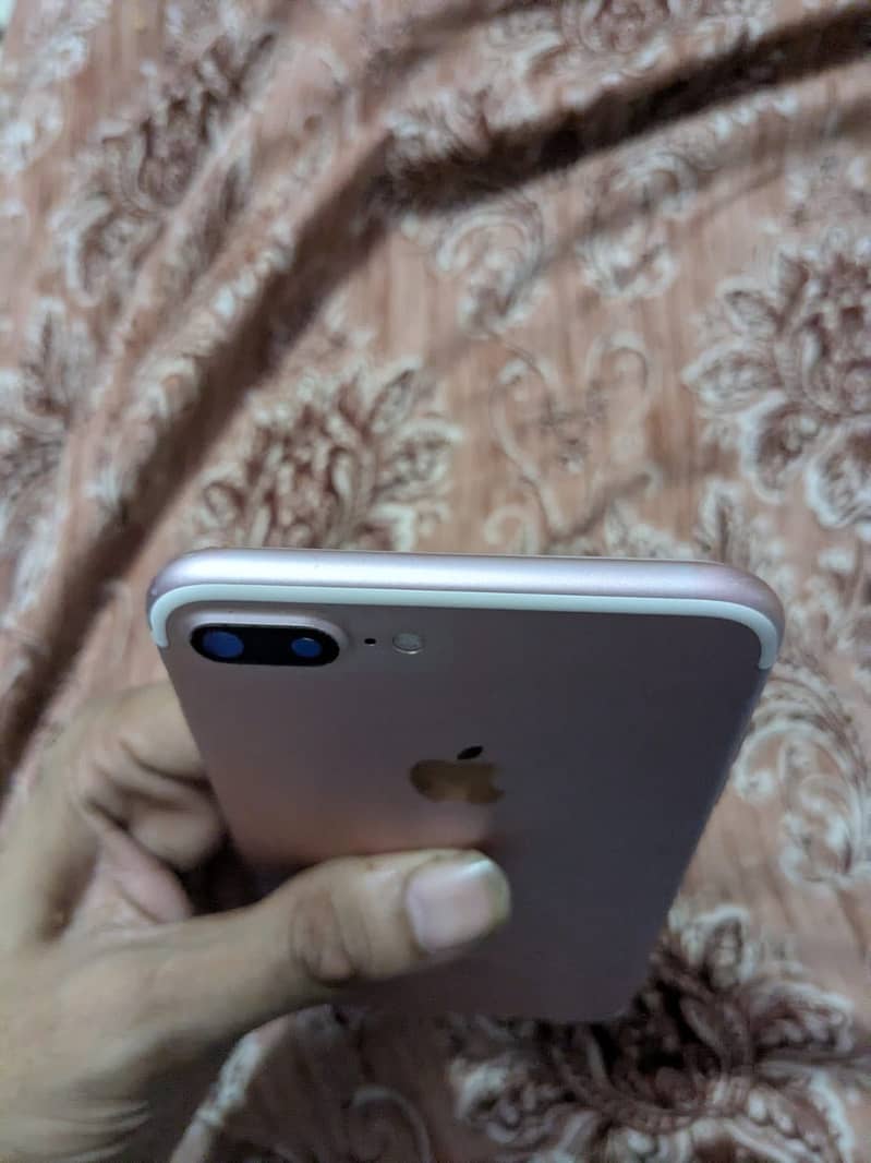 Apple iPhone 7 Plus 0