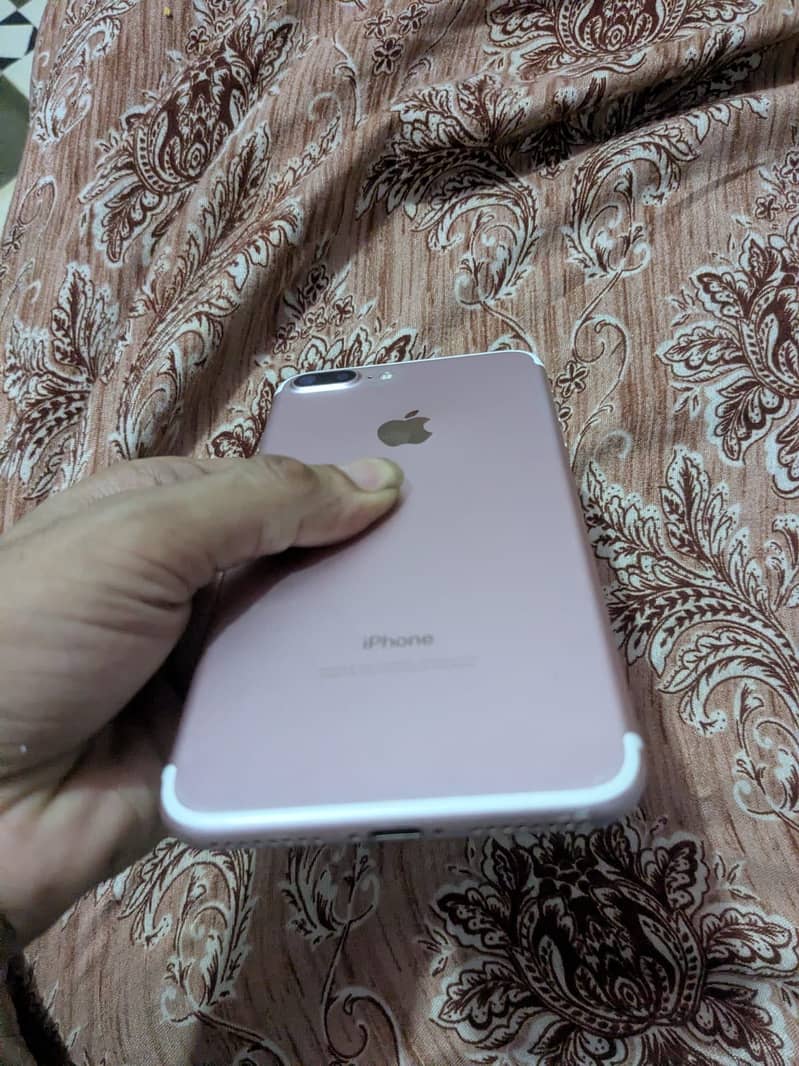 Apple iPhone 7 Plus 1