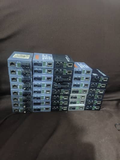 Media convertor 10/100 Mbps used m ha sab check kar k rakhe Howe ha
