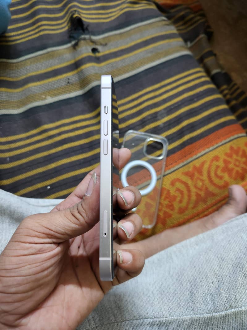 Apple iPhone 13 1