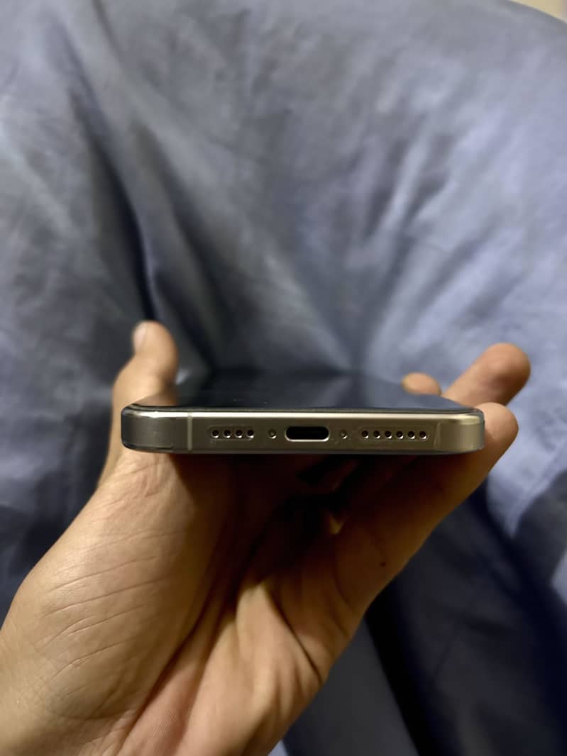 Apple iPhone 15 Pro Max 5