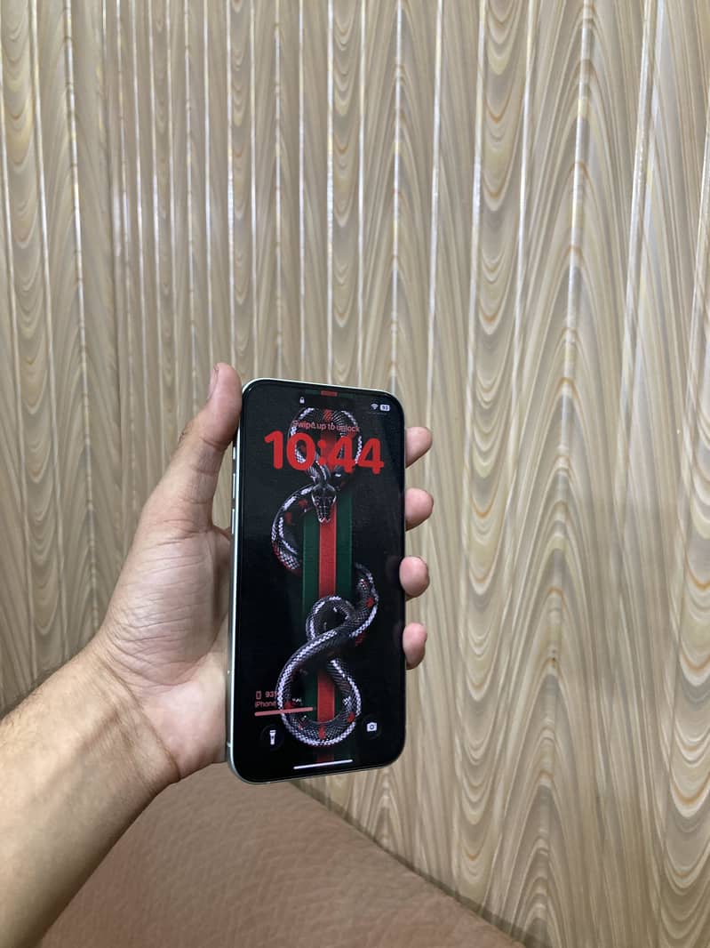 Apple iPhone 15 plus 1