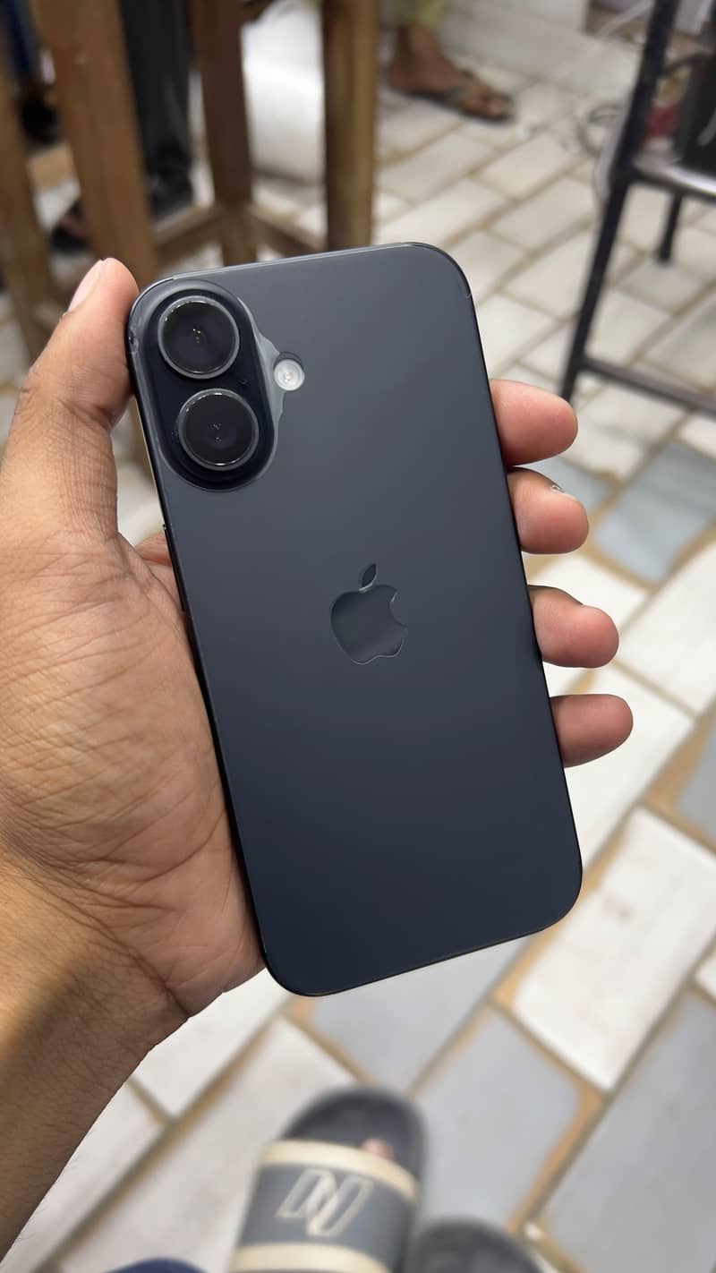 Apple iPhone 16 0