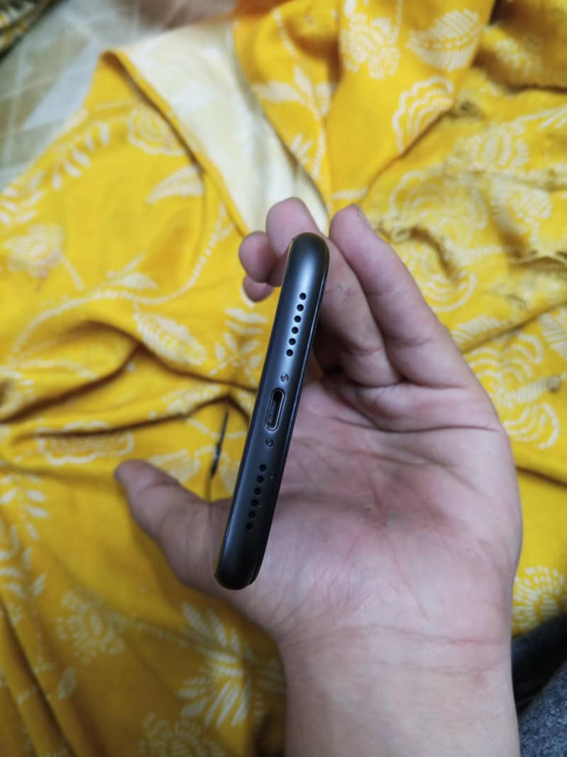 Apple iPhone 11 7