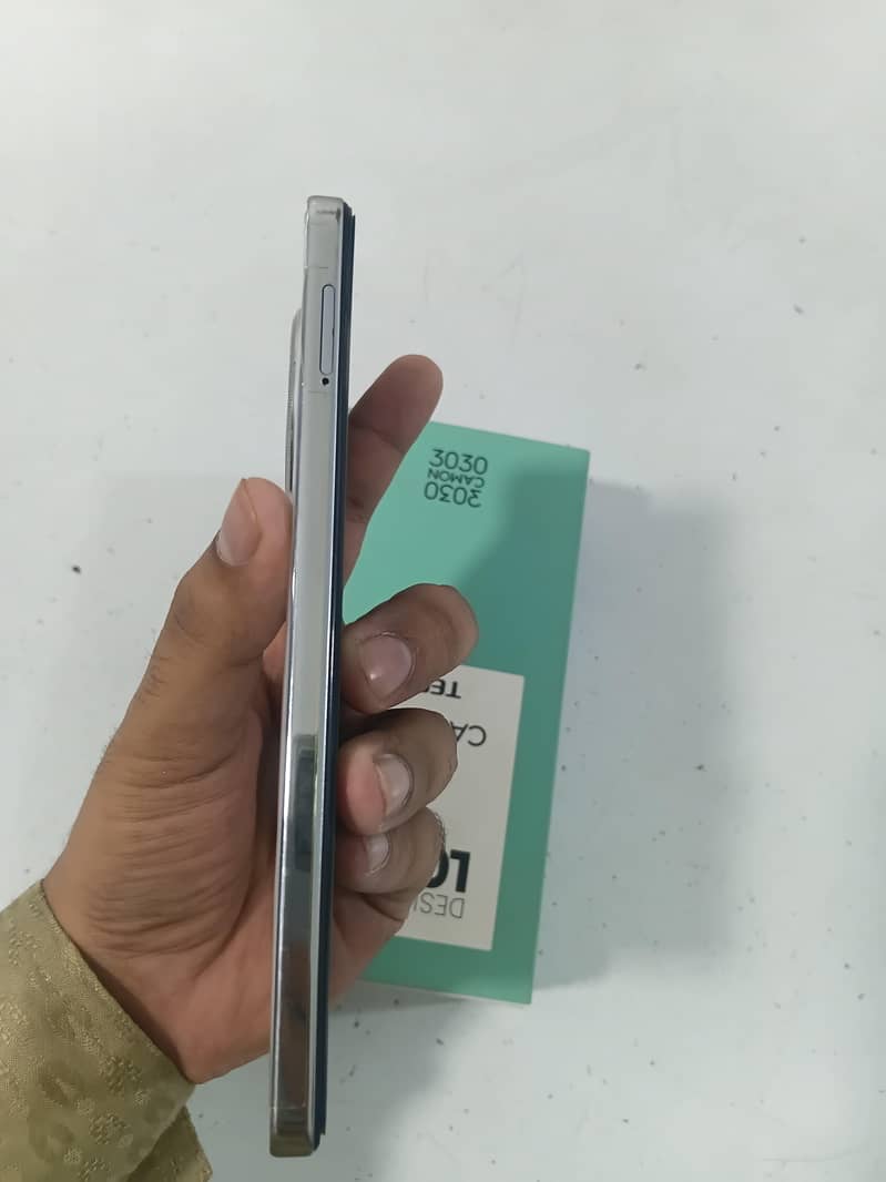 tecno camon 30  8/256 1