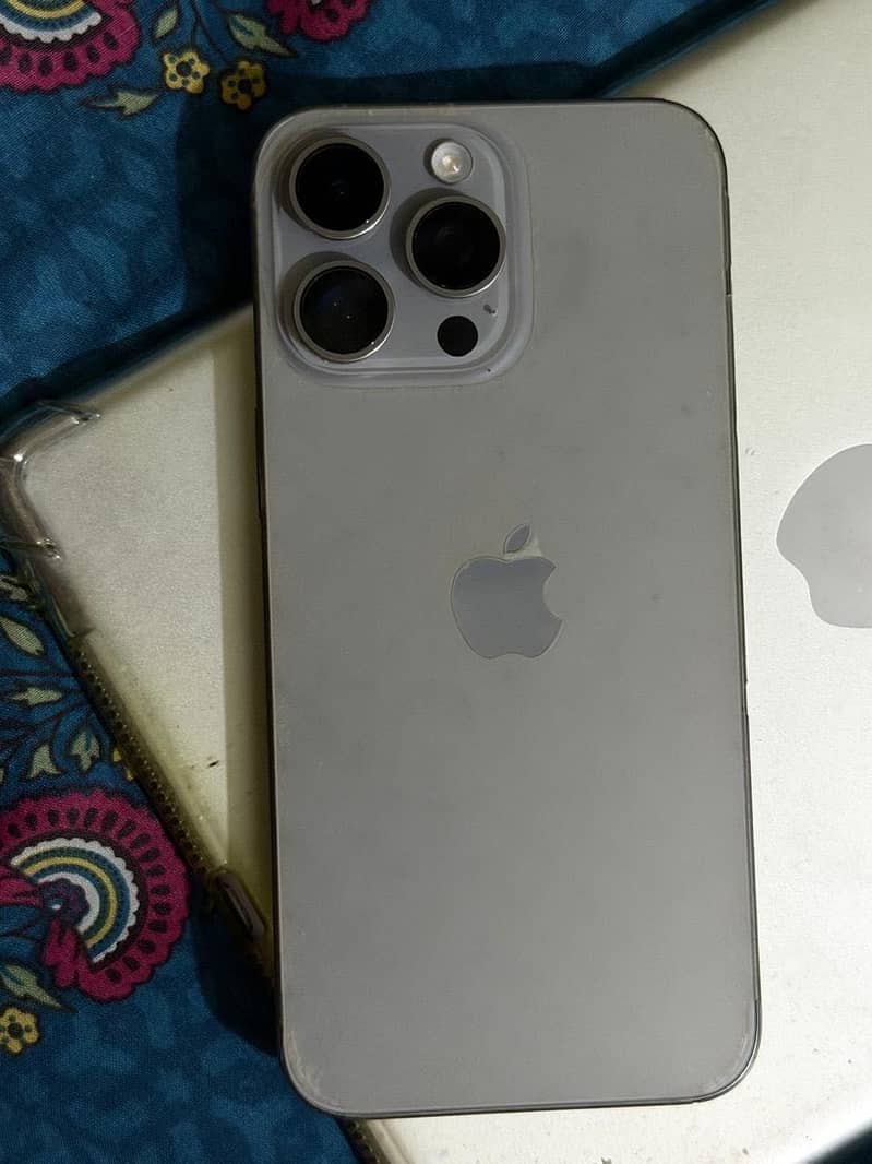 Apple iPhone 15 Pro Max 0
