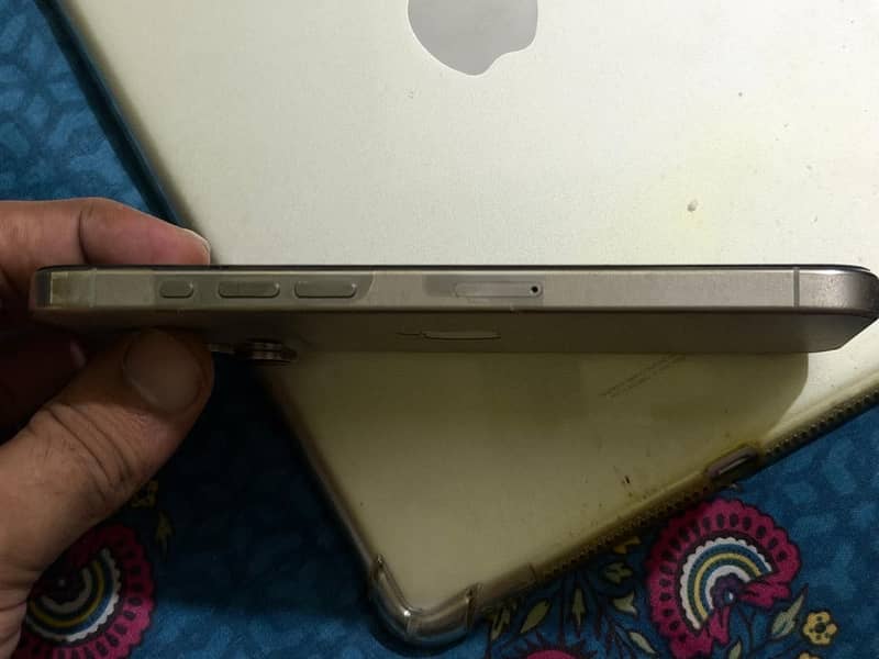 Apple iPhone 15 Pro Max 1