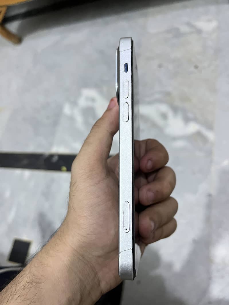 Apple iPhone 12 0