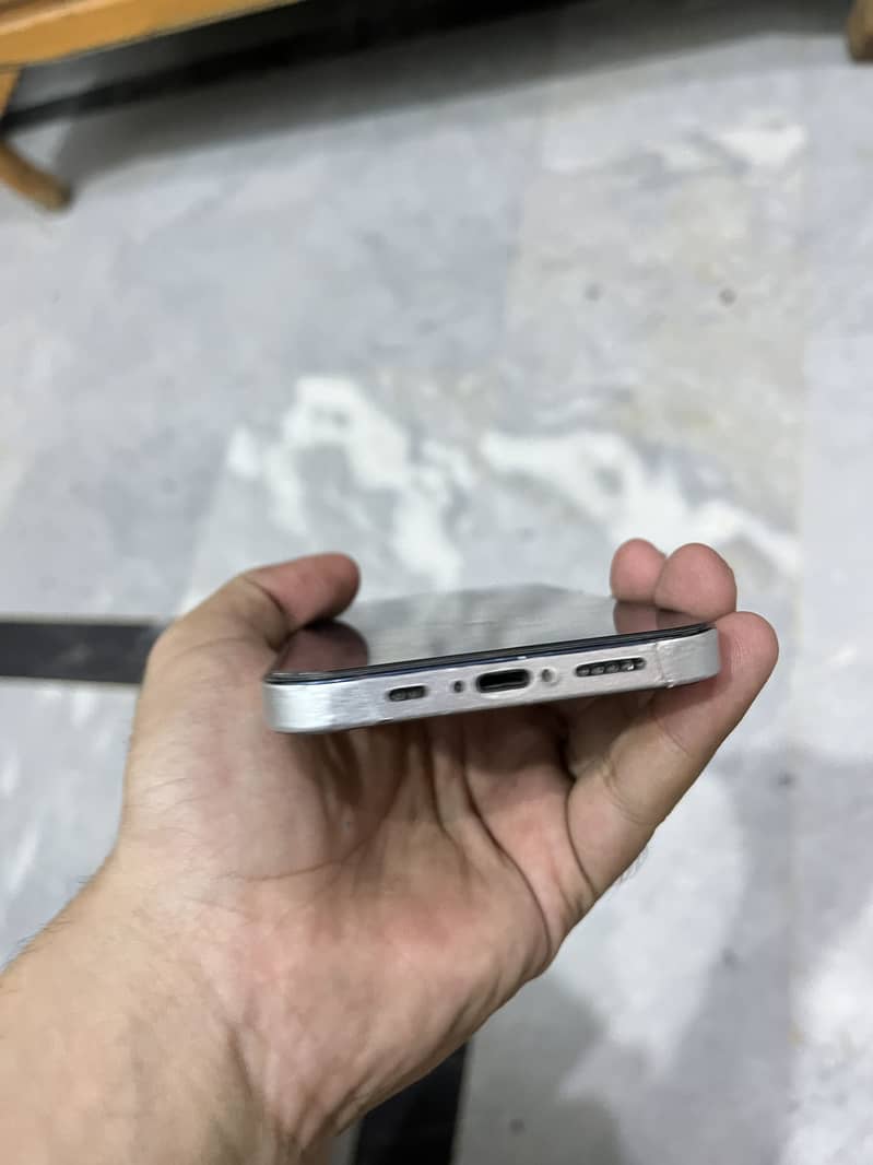 Apple iPhone 12 3