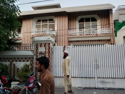Model Town Link Road location hot available for rent