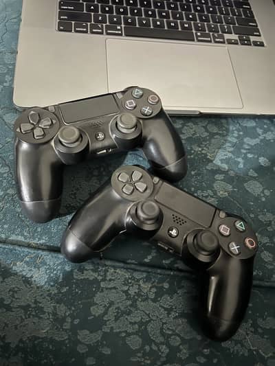 Ps4 games and 2 controllers