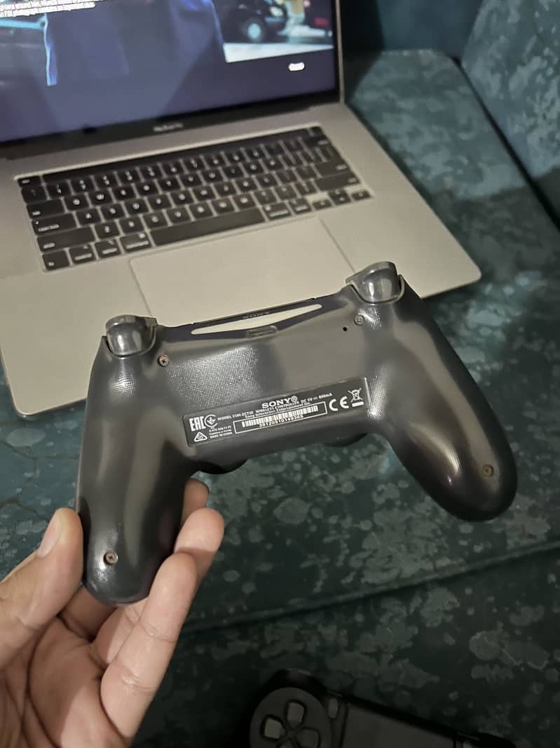 Ps4 games and 2 controllers 4