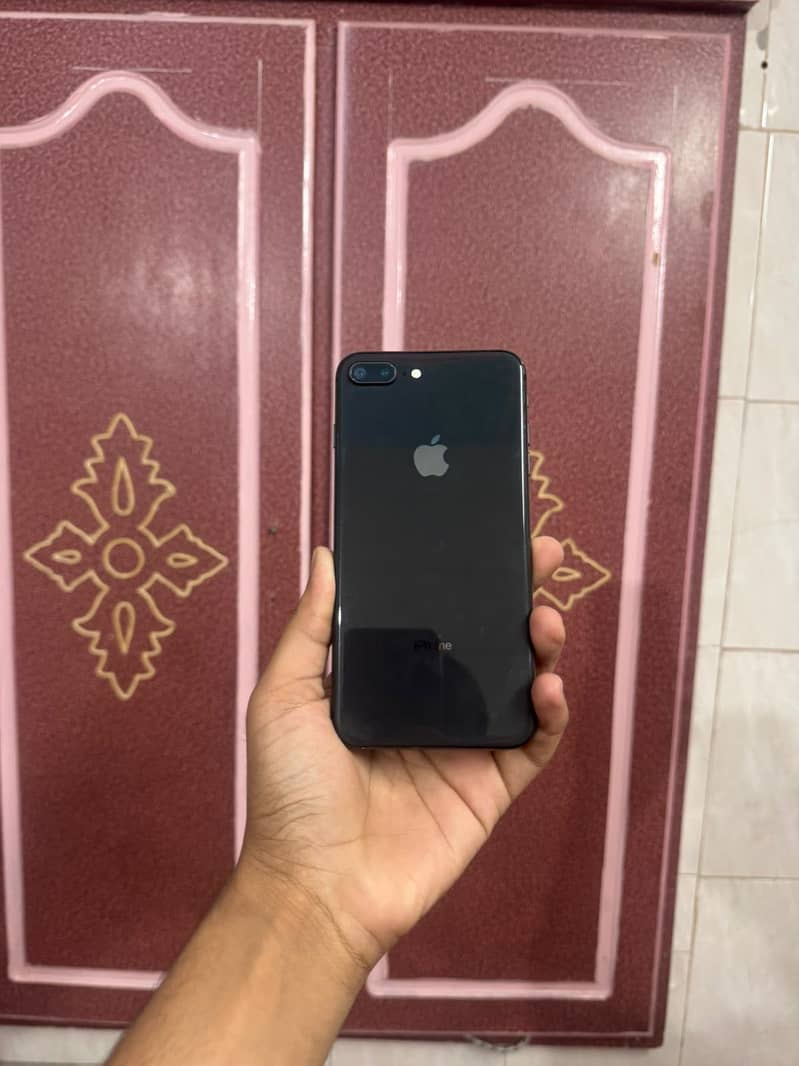 Apple iPhone 8 Plus 1