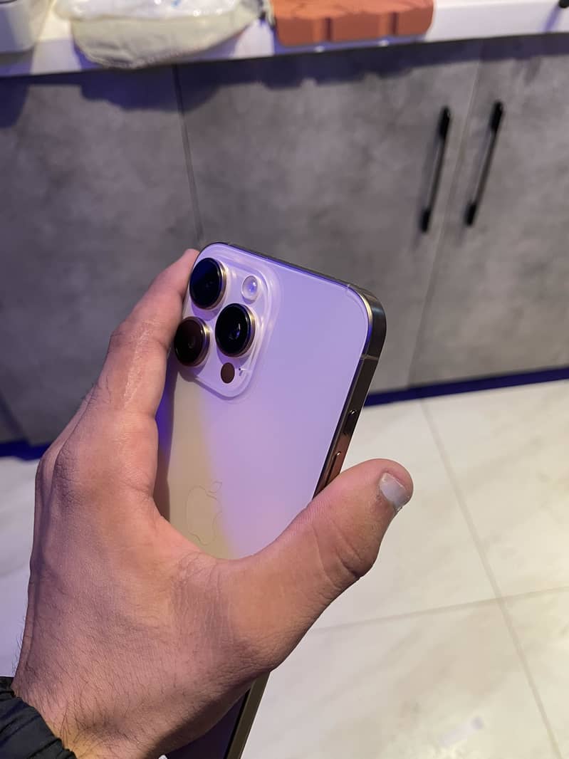 Apple iPhone 16 Pro Max 5