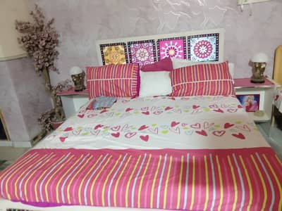 Beautiful 2 bed and a wardrobe for sale. Without mattress