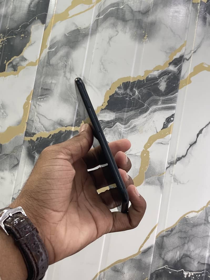 Apple iPhone 8 1