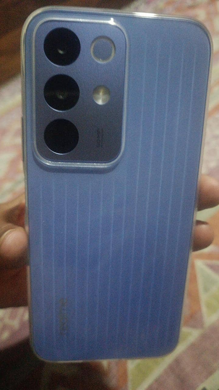 Realme C85 0