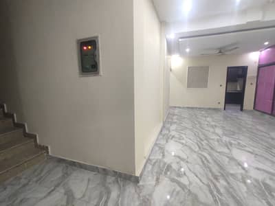 12 MARLA CORNER LUXURY UPPER PORTION NON FURNISHED WITH GASE HOT LOCATION MORE OPTIONS AVAILABLE