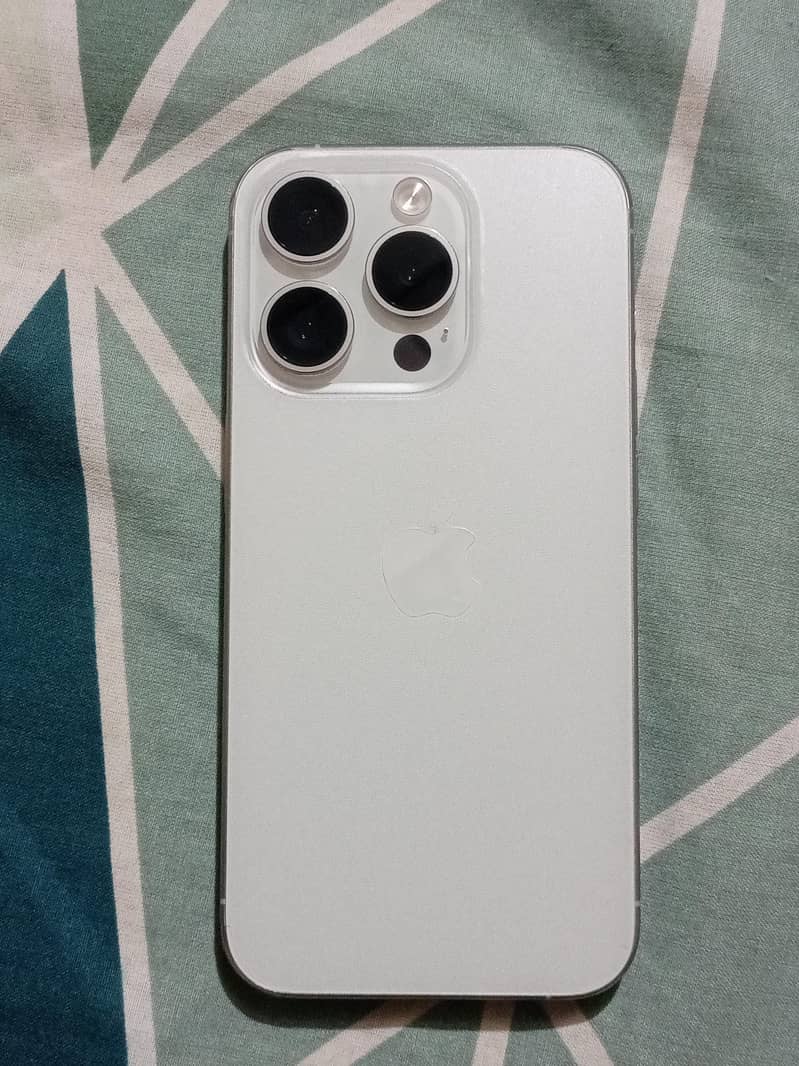 Apple iPhone 15 Pro 0