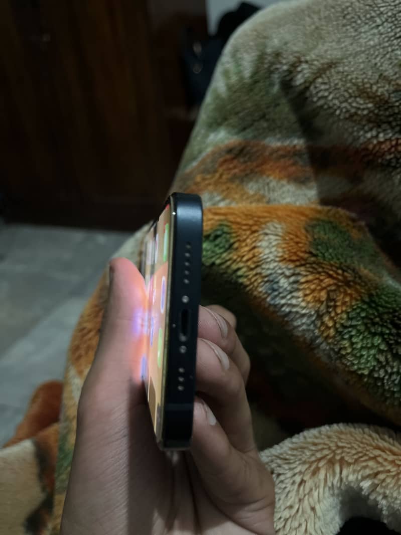 Apple iPhone 13 1
