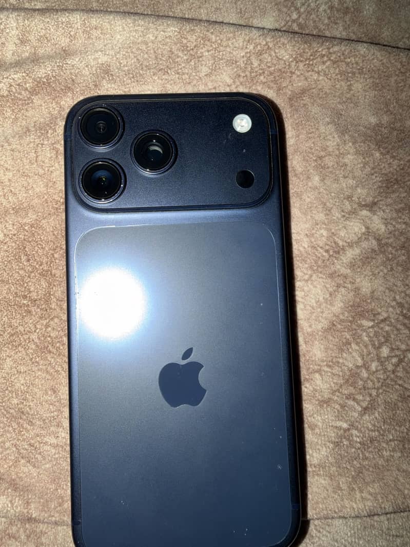 Apple iPhone 17 Pro Max 0