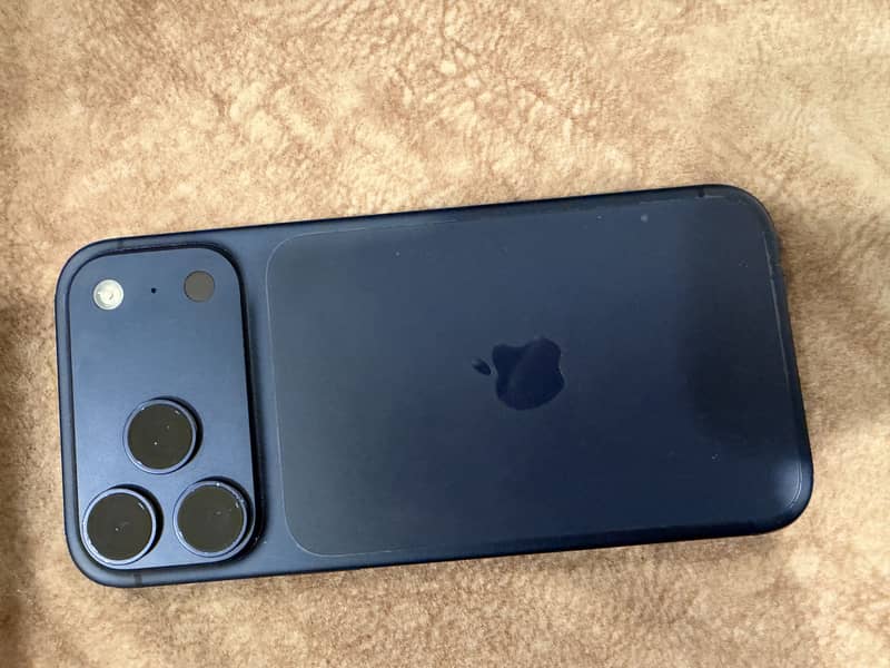 Apple iPhone 17 Pro Max 1