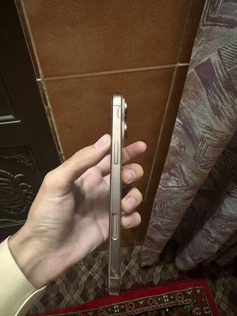 Apple iPhone 16 Pro Max 3